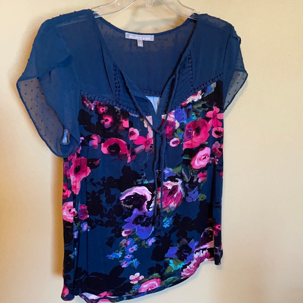 Women’s Medium Blouse